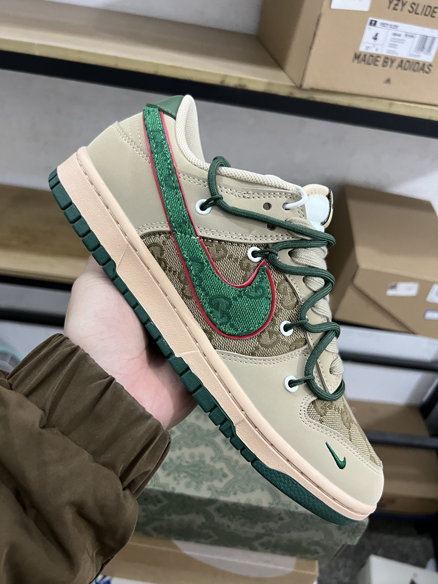 EyeConicWear-gucci-x-nike-dunks-lace-up-collaboration-sneaker-1