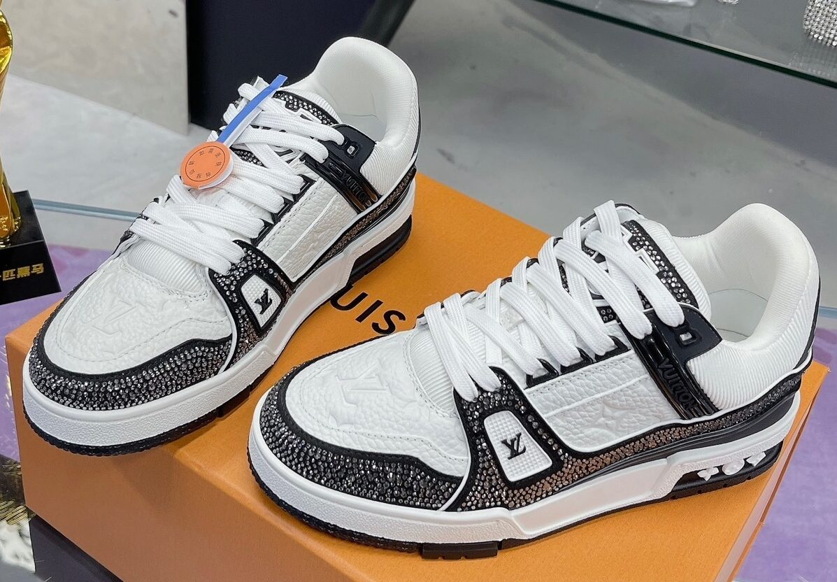 EyeConicWear-louis-vuitton-trainer-maxi-black-white-handcrafted-rhinestone-sneakers-6